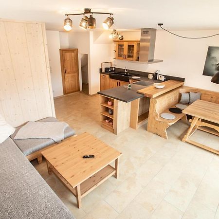 Ferienwohnungen "Zur Wally", Apartment Sauba ガルミッシュ・パルテンキルヒェン エクステリア 写真