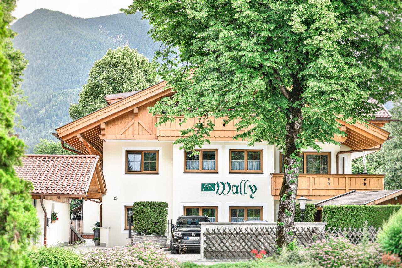 Ferienwohnungen "Zur Wally", Apartment Sauba ガルミッシュ・パルテンキルヒェン エクステリア 写真